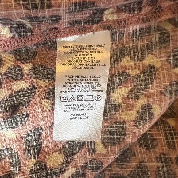 NWOT Loft Flutter Sleeve Blouse - Picture 4 of 6